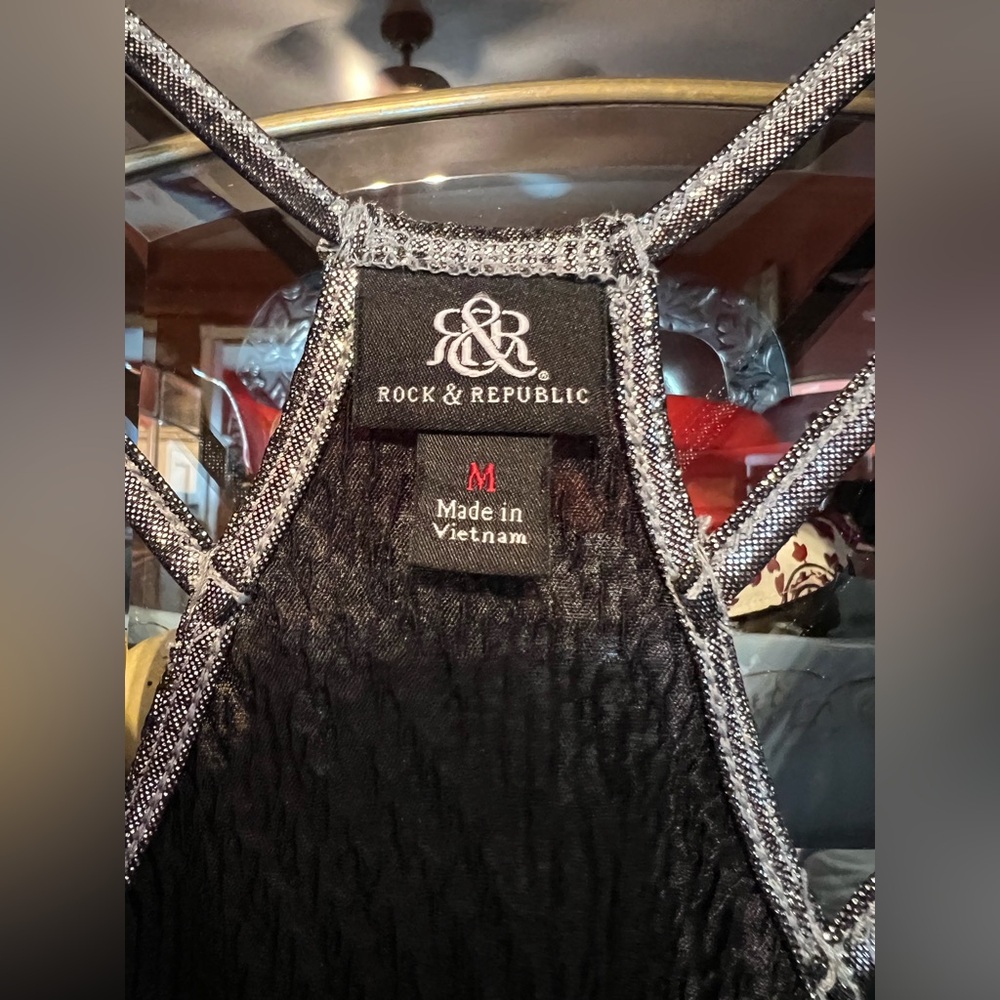 Metallic Sparkly Sleeveless Tops Lot 2 🪩 - Picture 9 of 12